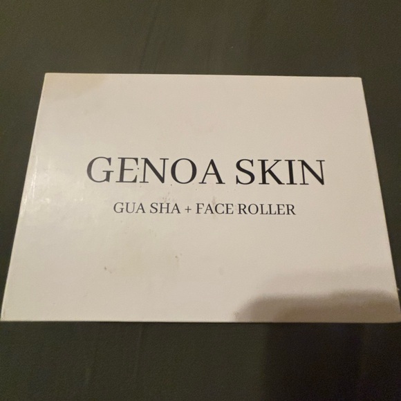 Gua Sha + Face Roller | Clear Quartz set - Picture 2 of 7